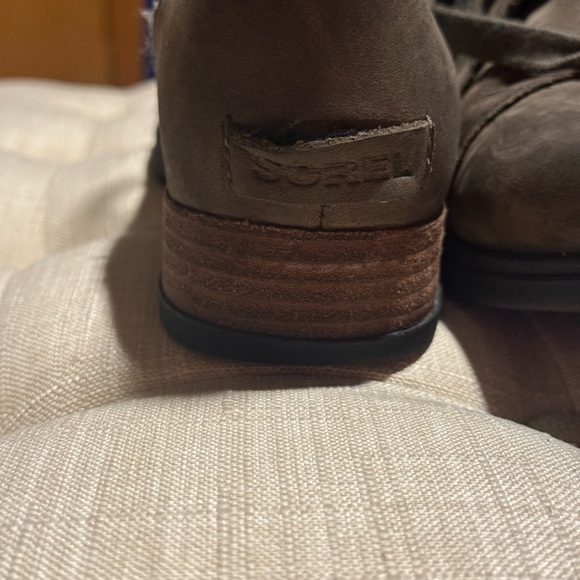 Sorel leather/wool zip/lace ladies boots NWOT.   Size 11. - Picture 2 of 3